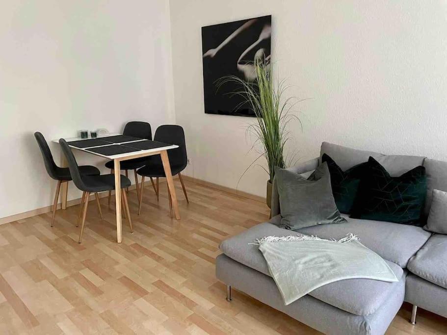 Ein Gemuetlicher Platz Im Gruenderzeitviertel Chemnitz Esterno foto